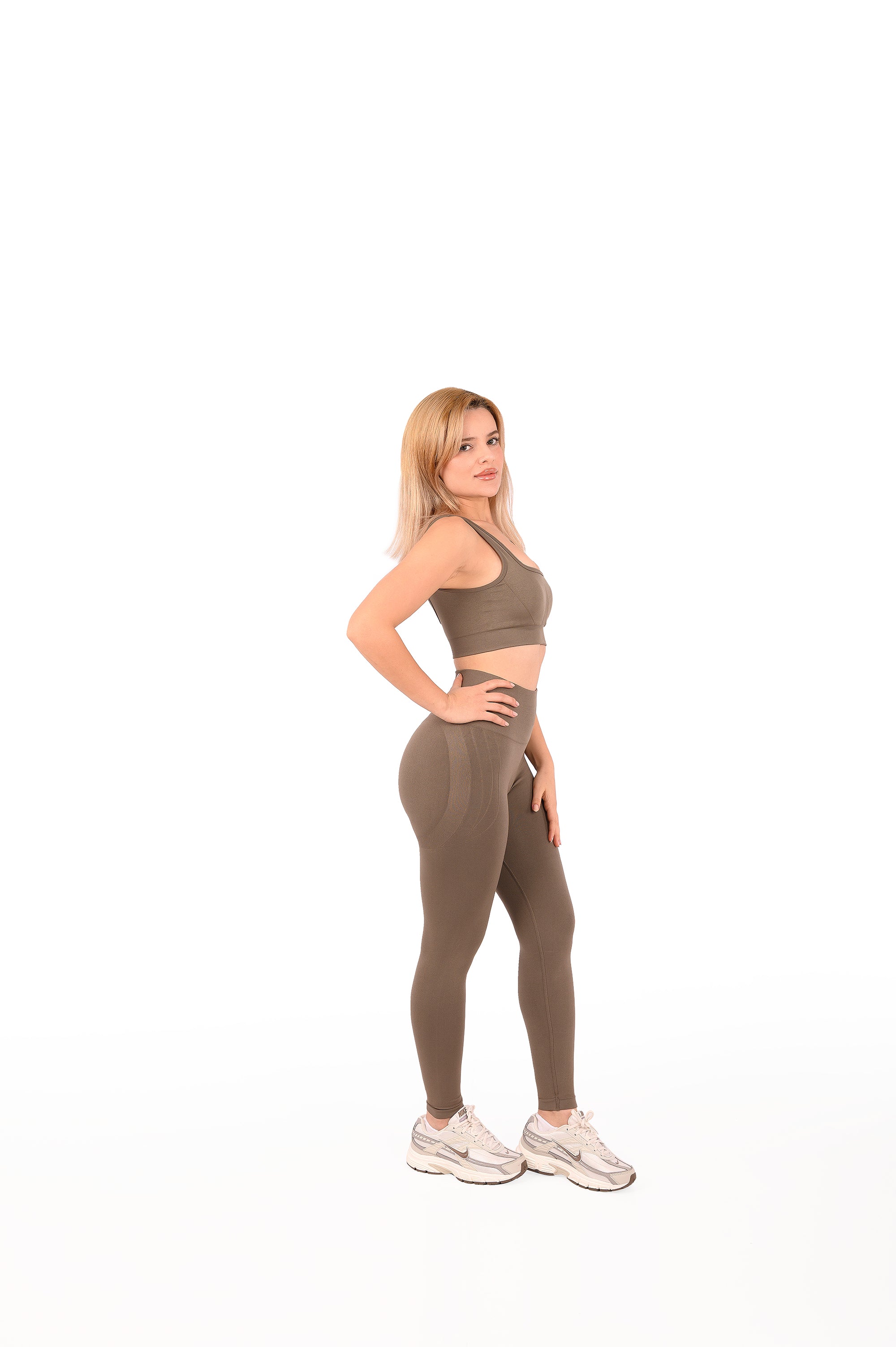 Nahtlose High-Waist Sport-Leggings ohne Raffung – Po-lifting – Taupe