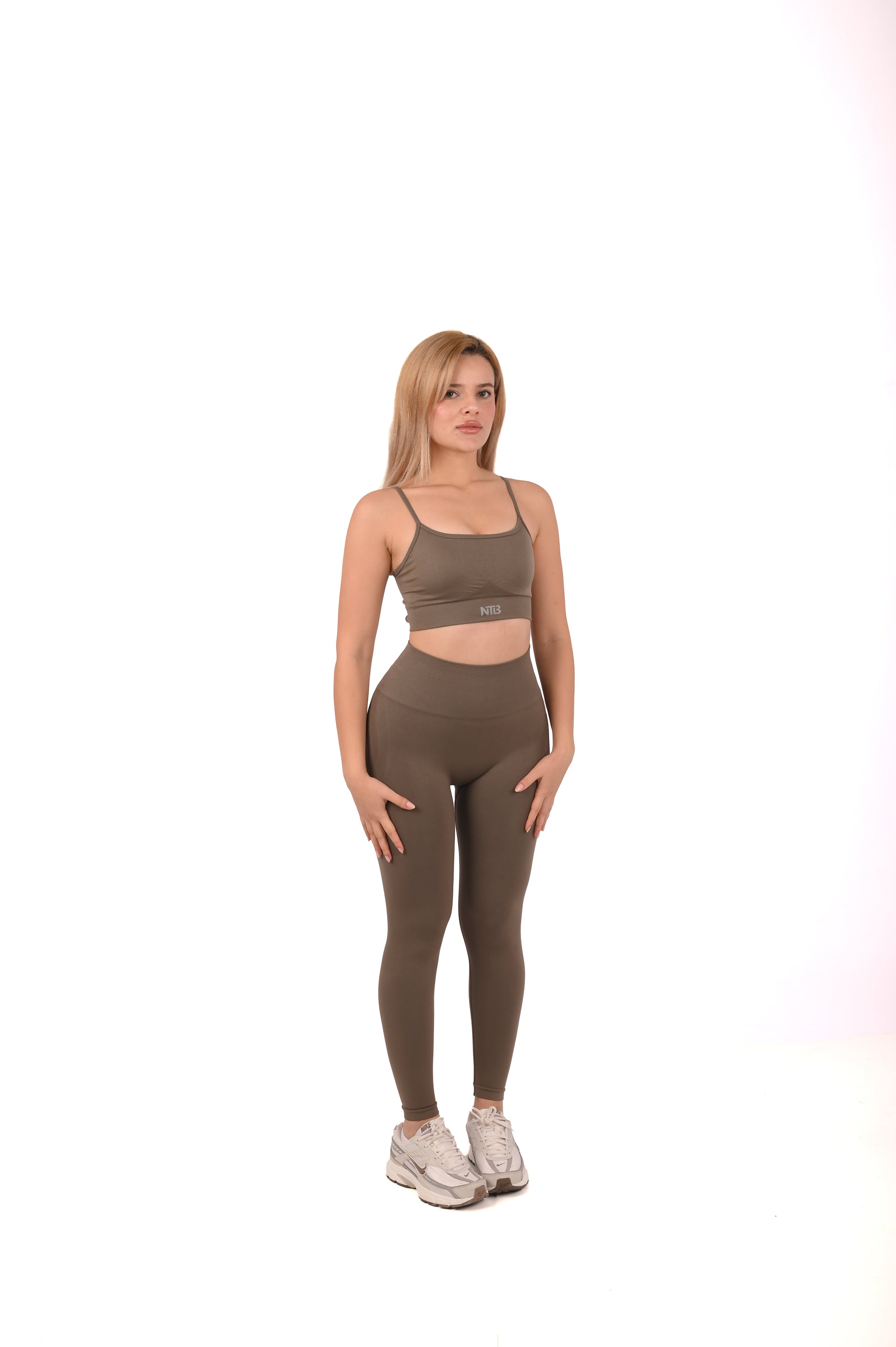 Nahtlose High-Waist Sport-Leggings mit Raffung – Po-lifting – Taupe