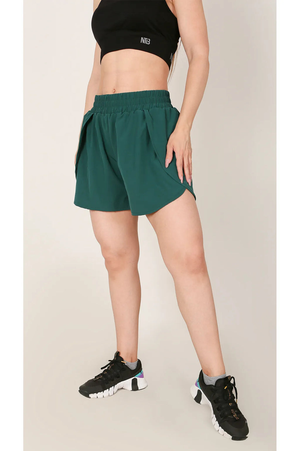 Sport-Shorts mit Überlappender Wickel-Optik und Verstecktem Taschen-Detail