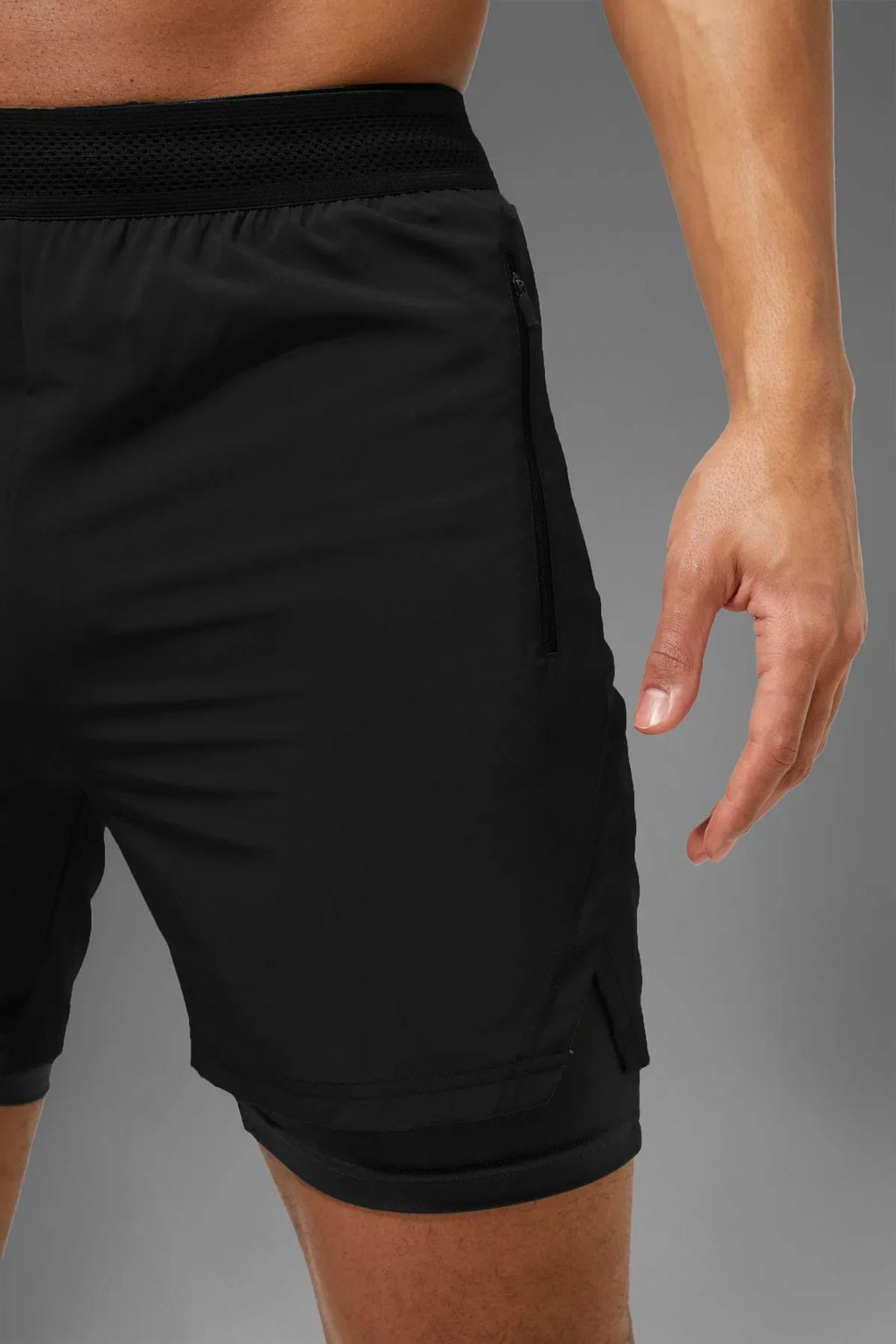 Schwarze Unisex Gym- und Fitness-Shorts mit gefütterter Leggings / Verstecktes Taschen-Detail / Elastischer Strickbund