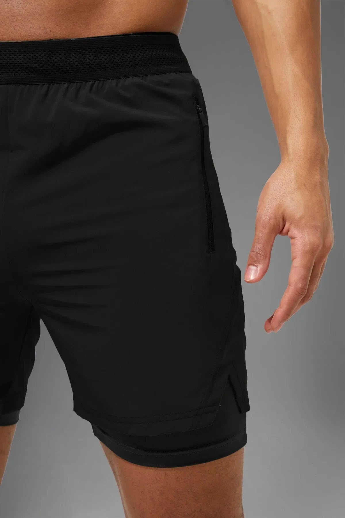 Schwarze Unisex Gym- und Fitness-Shorts mit gefütterter Leggings / Verstecktes Taschen-Detail / Elastischer Strickbund