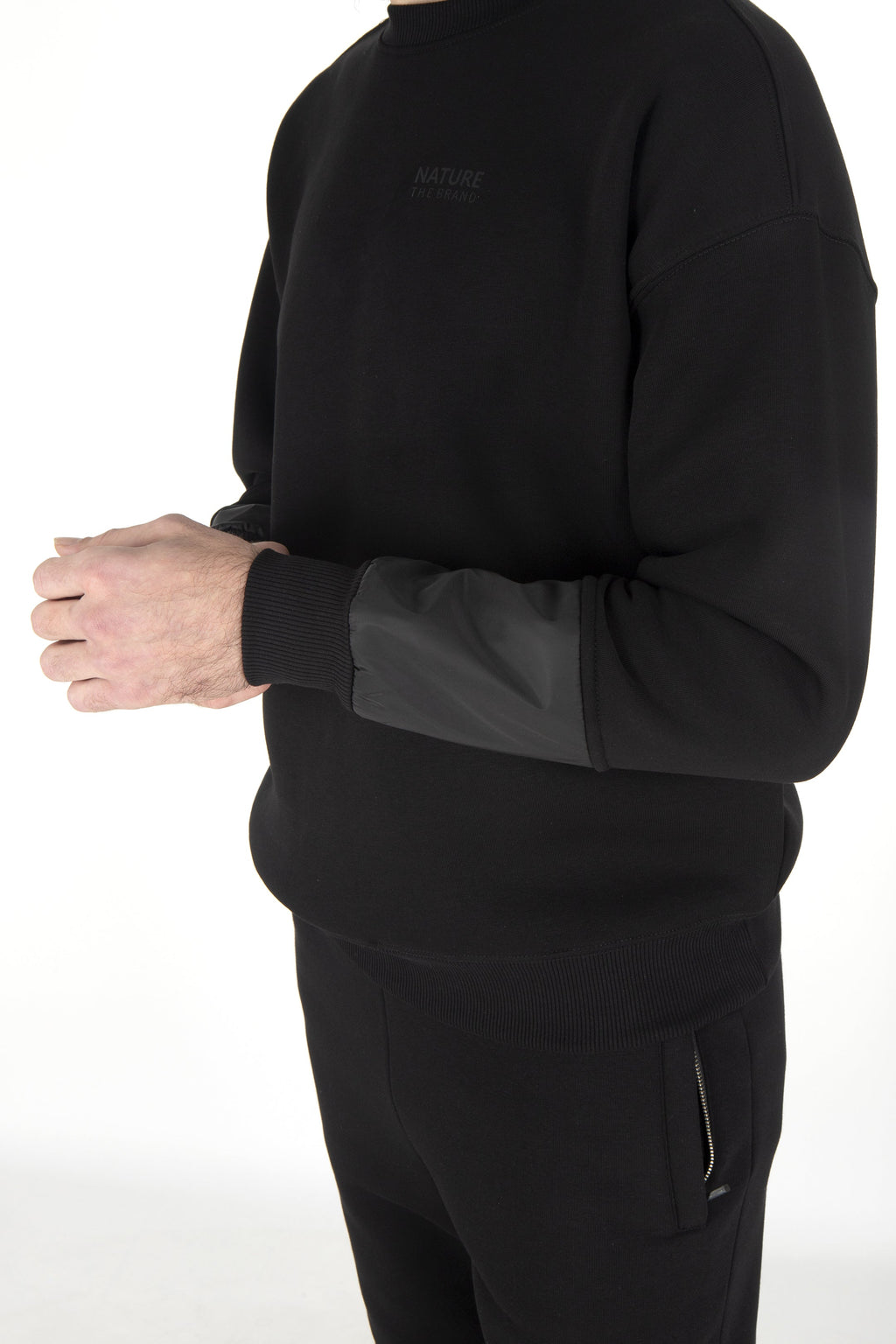 NTB Schwarzes Oversize Sweatshirt mit Schardon-Finish und PVC-Ärmel-Details