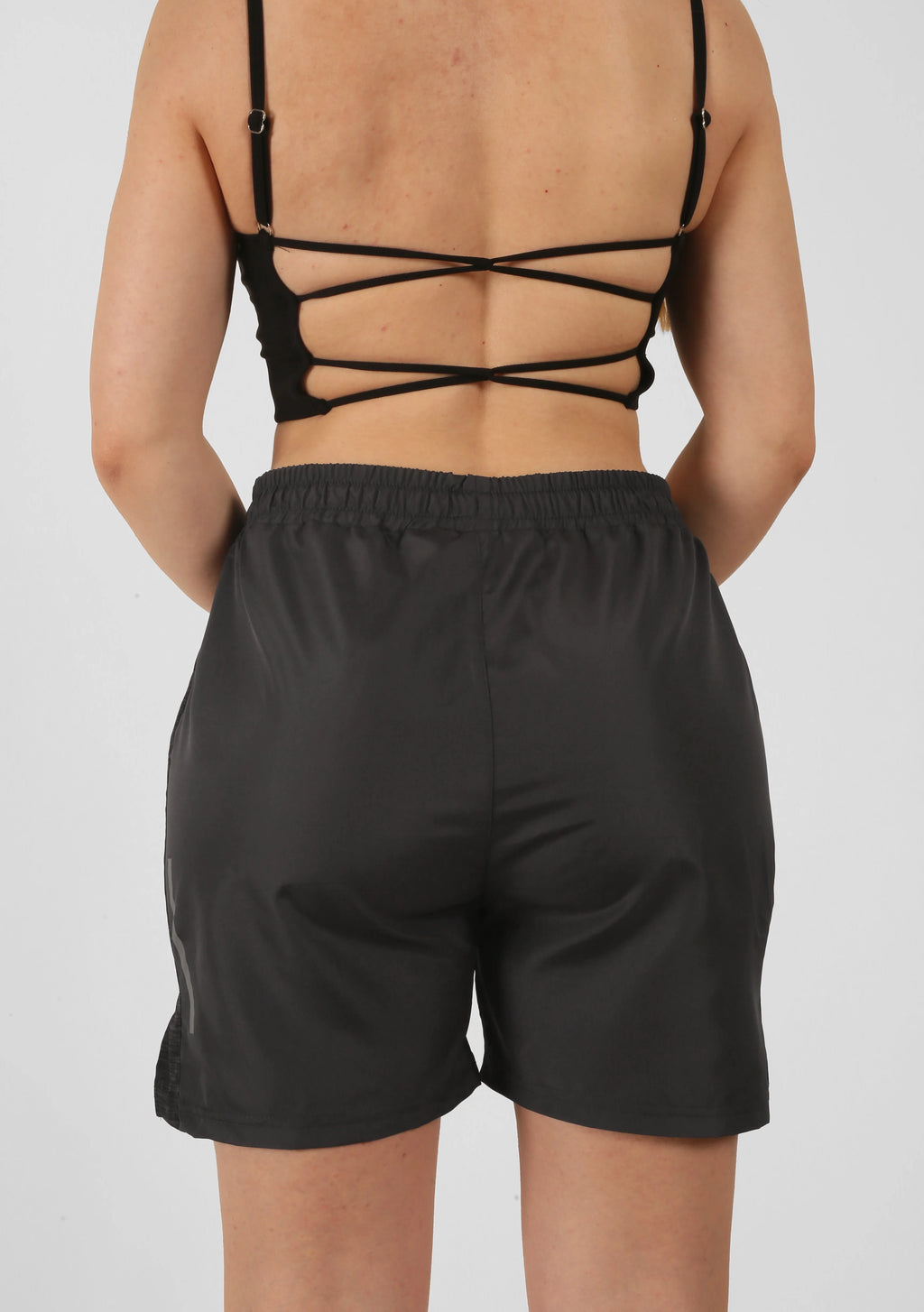 Damen Sport-Shorts in Schwarz mit gestreiftem Muster