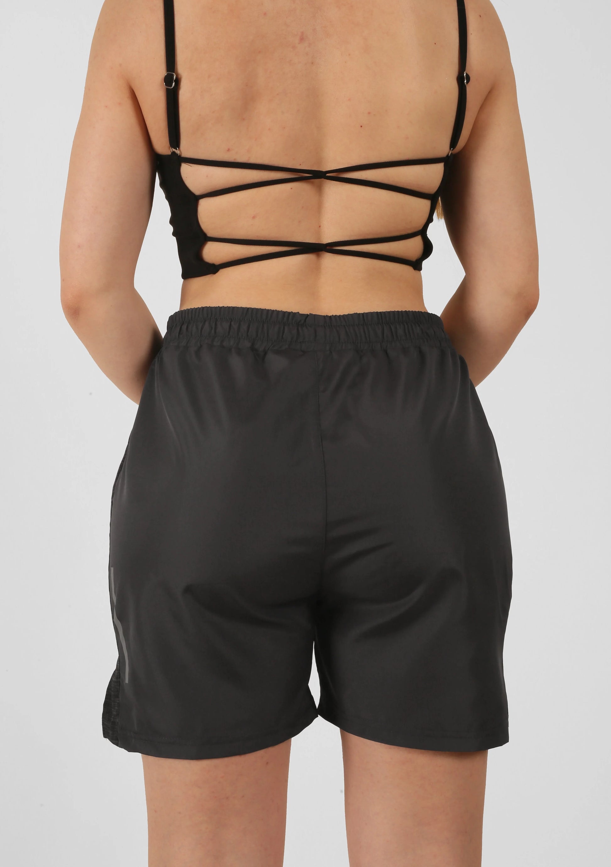 Damen Sport-Shorts in Schwarz mit gestreiftem Muster