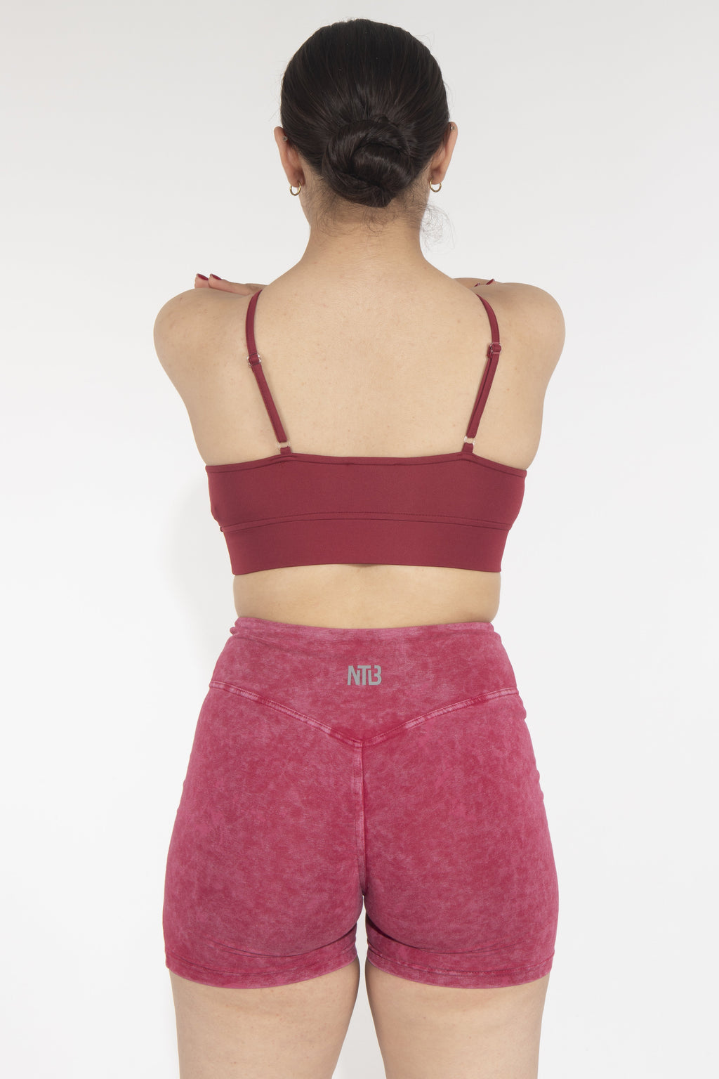 Genähter Sport-BH mit tiefem Ausschnitt in Dunkelkirschrot