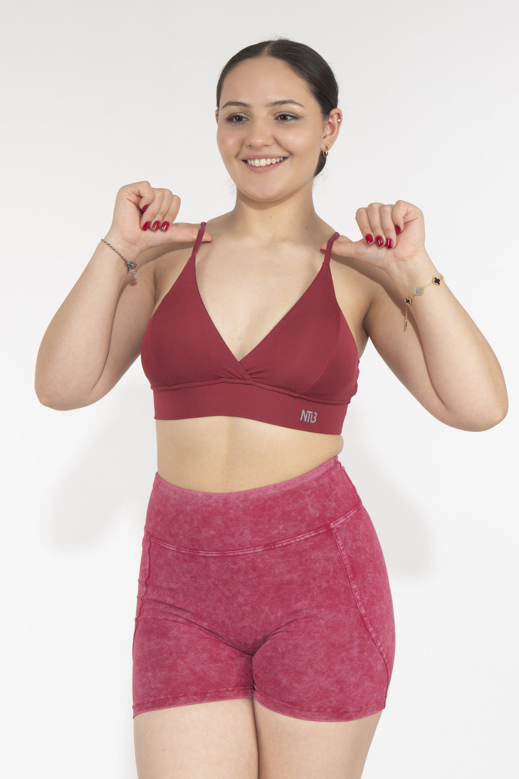 Genähter Sport-BH mit tiefem Ausschnitt in Dunkelkirschrot