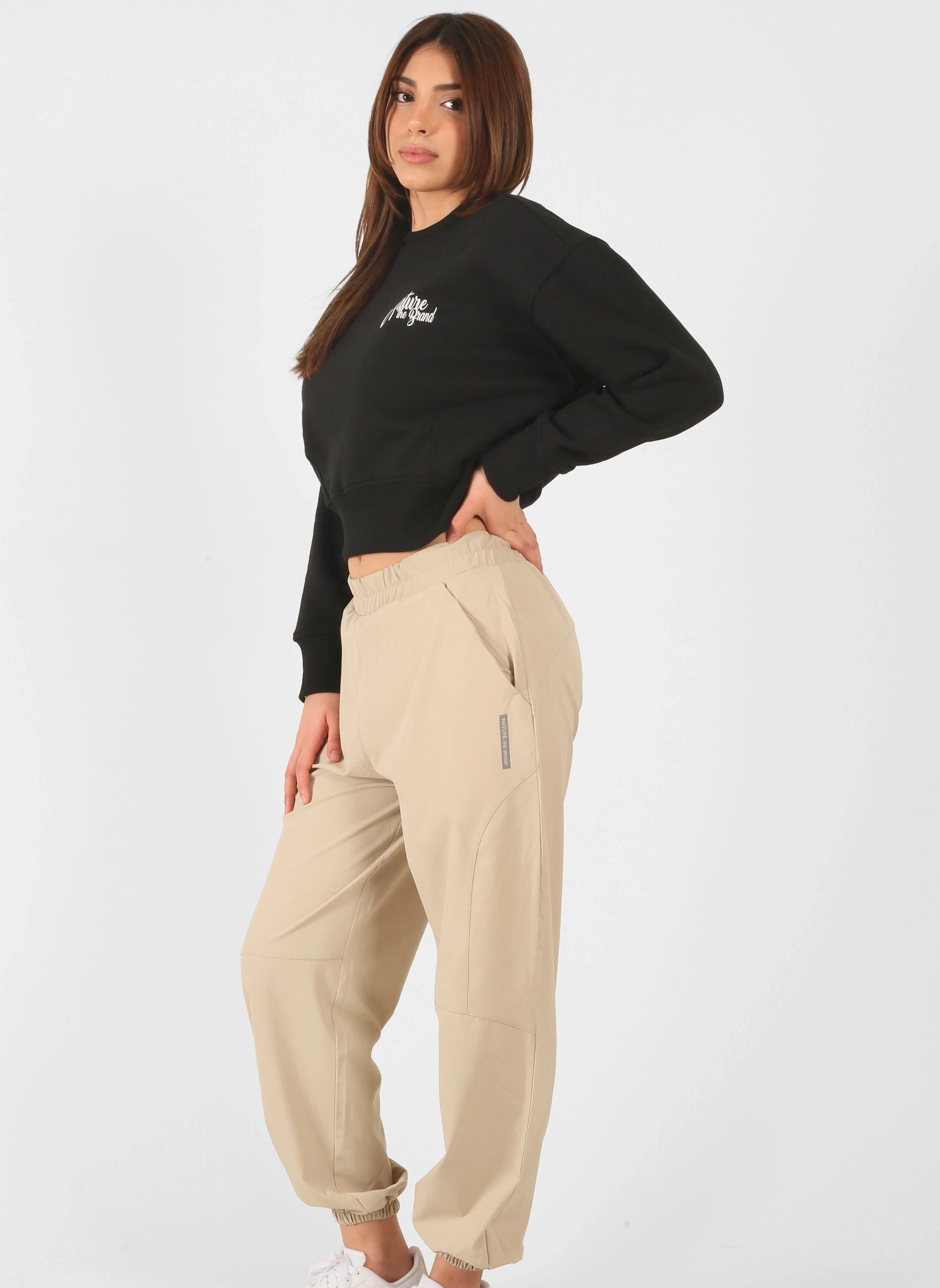 NTB Kurzes Sweatshirt mit Taillenschnitt in Schwarz