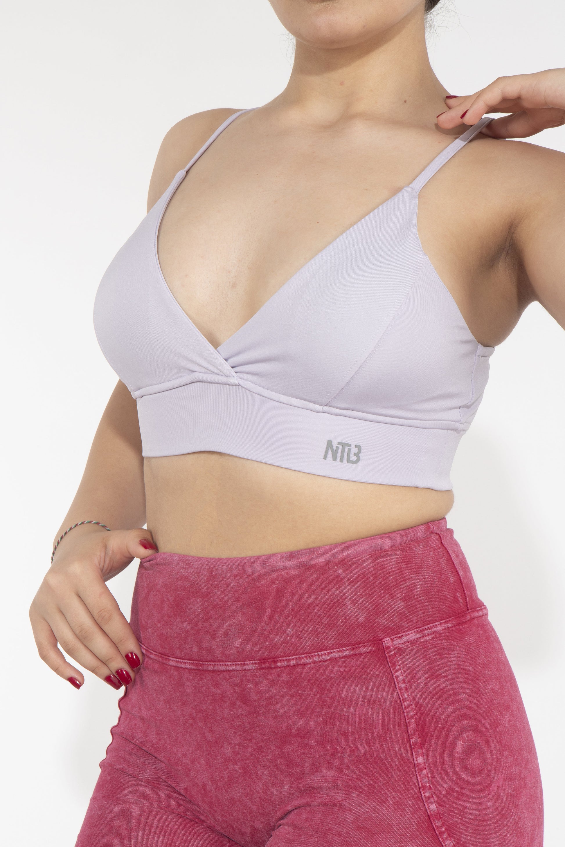 Genähter Sport-BH mit tiefem Ausschnitt in Lila