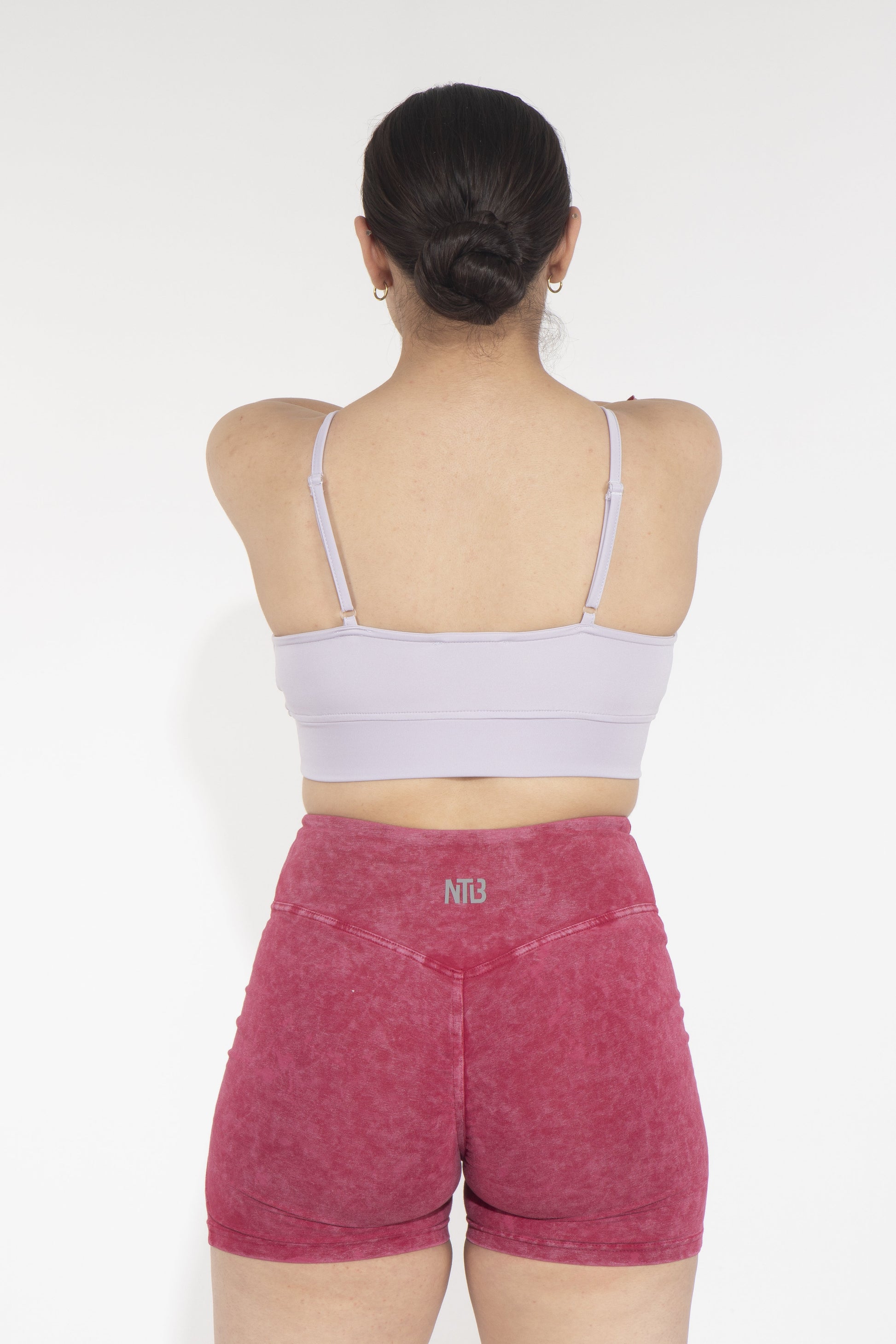 Genähter Sport-BH mit tiefem Ausschnitt in Lila