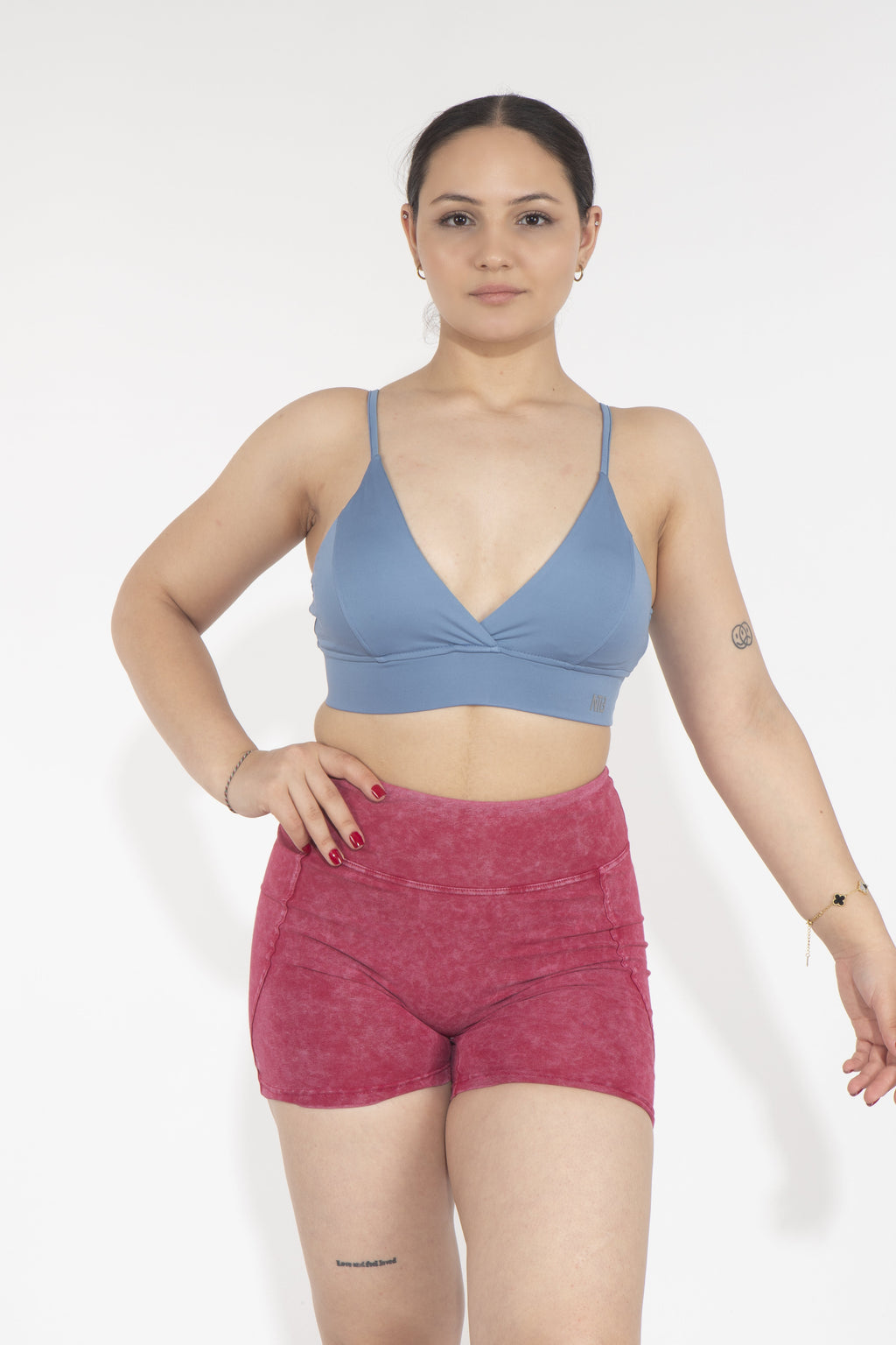 Genähter Sport-BH mit Ausschnitt in Himmelblau