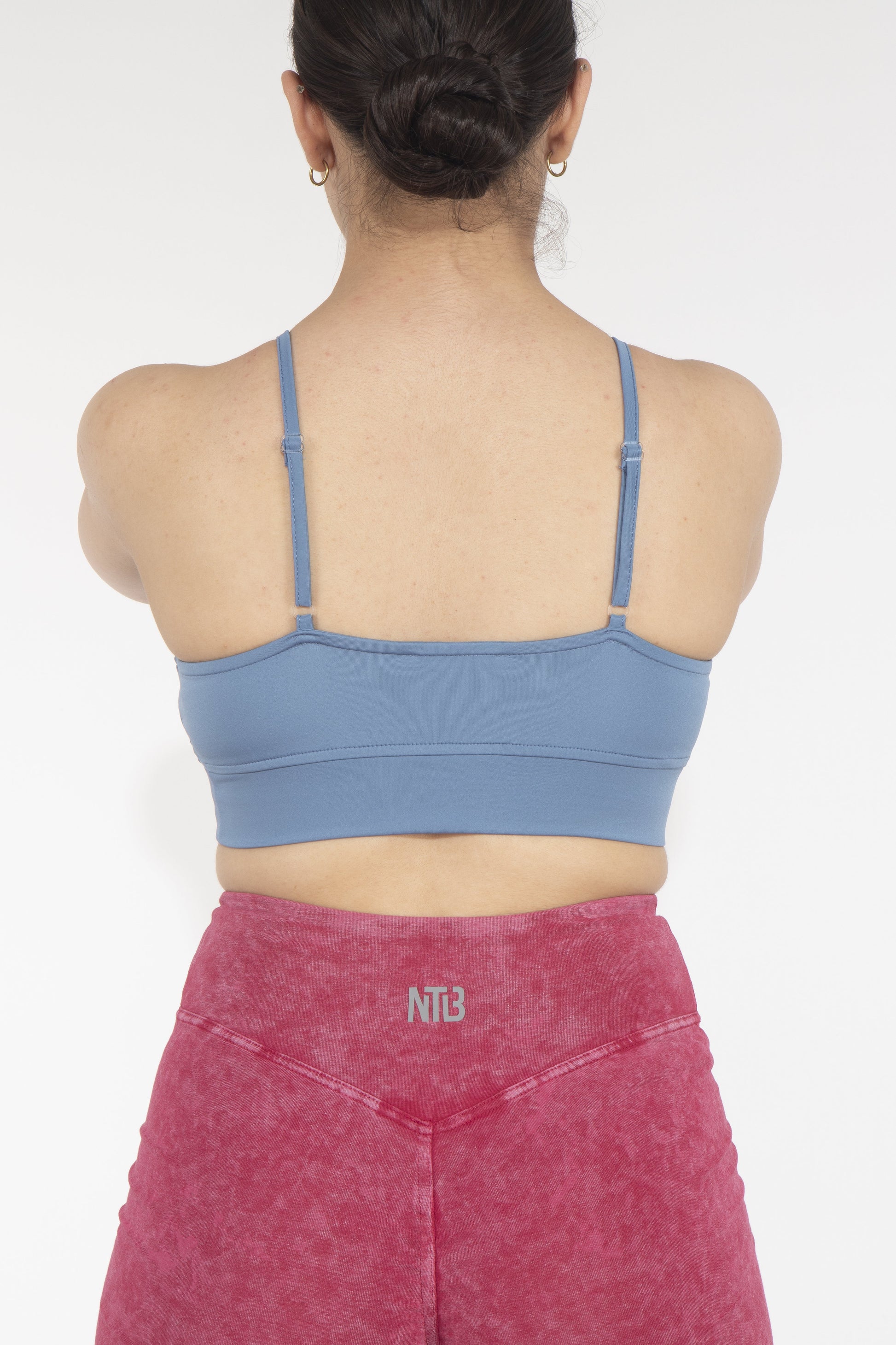 Genähter Sport-BH mit Ausschnitt in Himmelblau