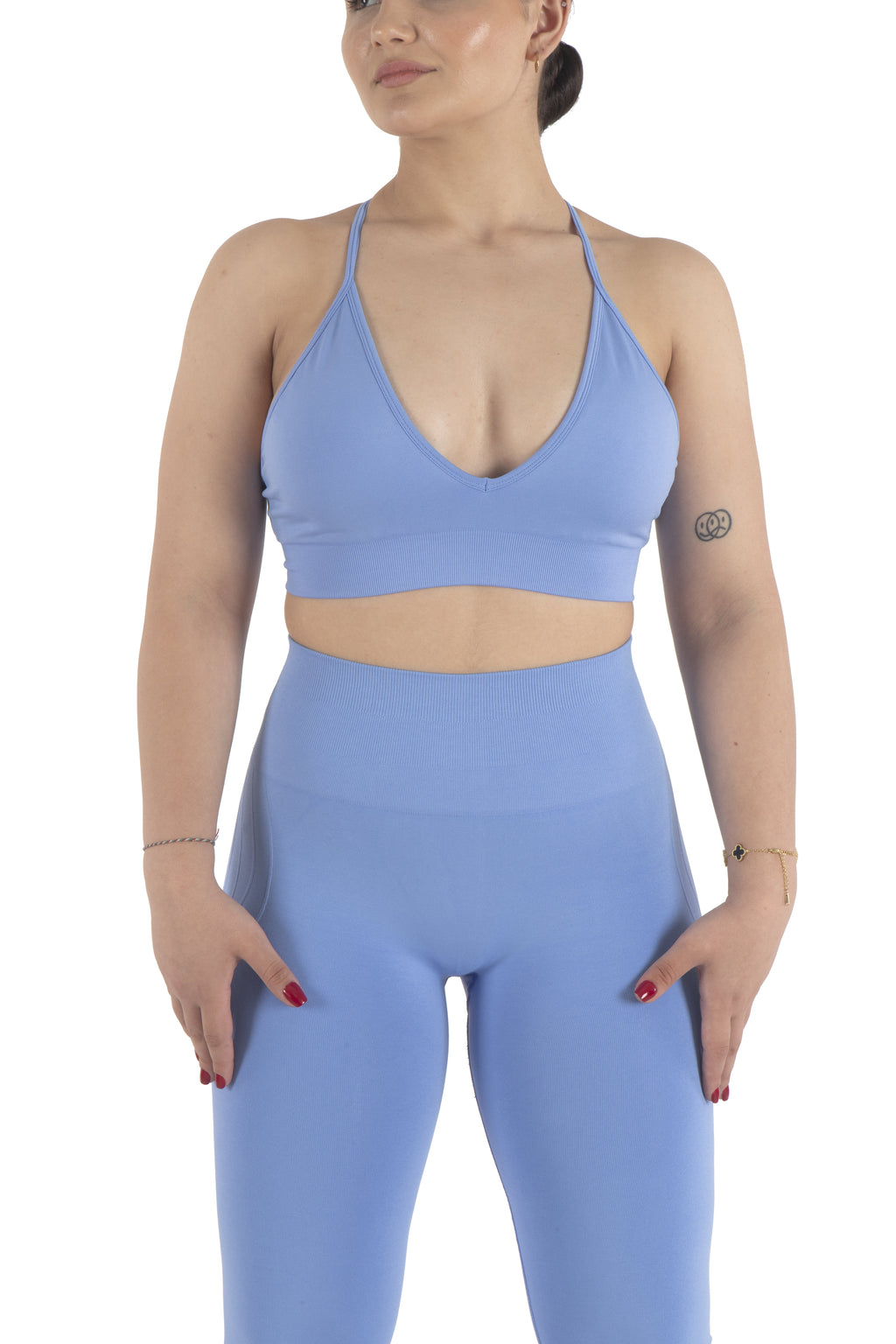 Sport-BH mit dünnen Trägern und V-förmigem Rückendetail in Himmelblau