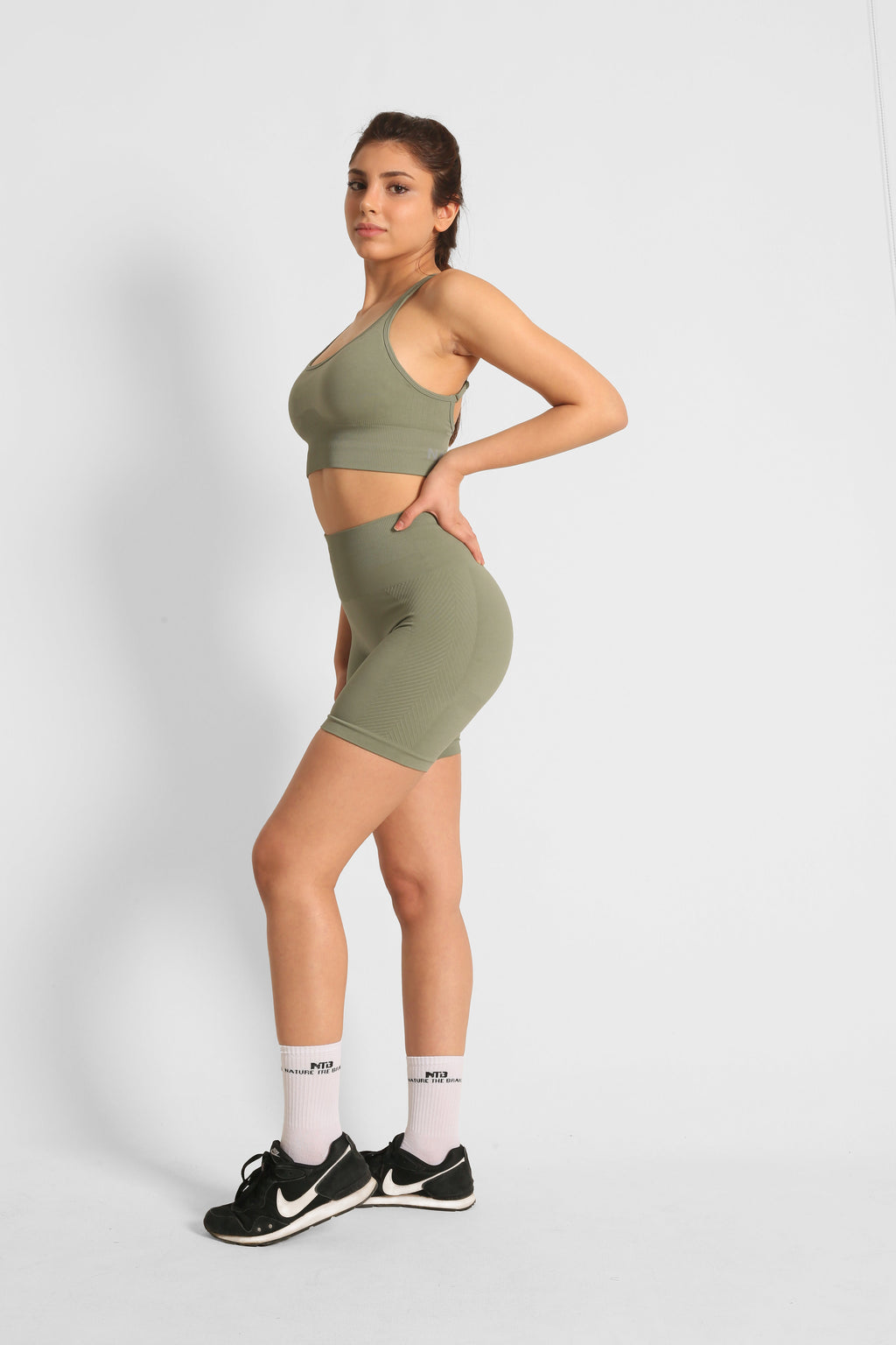High Waist Push-Up Sportshorts ohne Raffung in Khaki