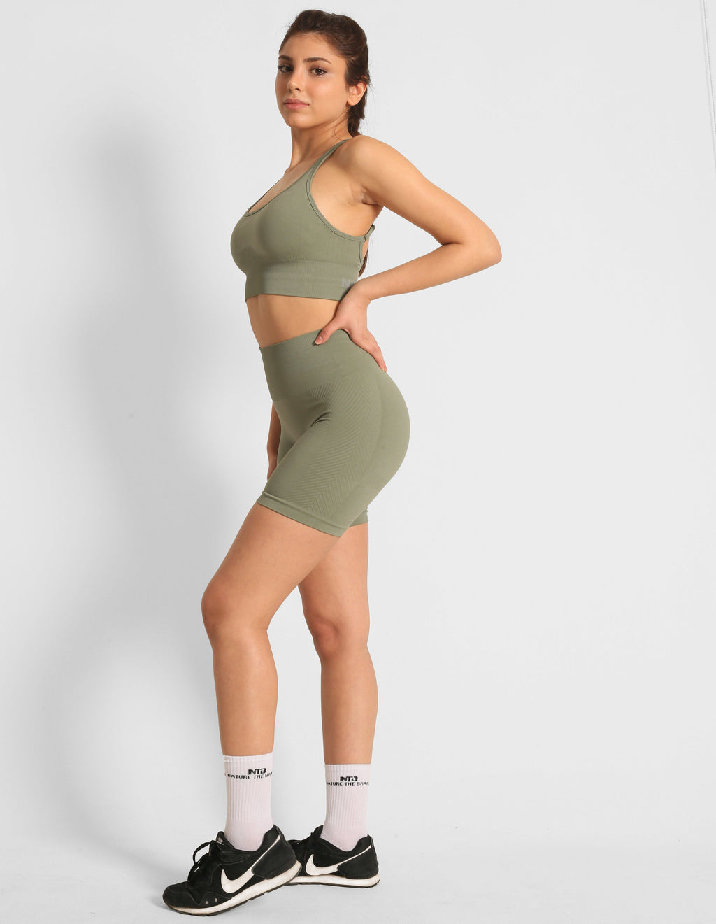 Nahtloser Sport-BH mit Rücken-Detail in Khaki