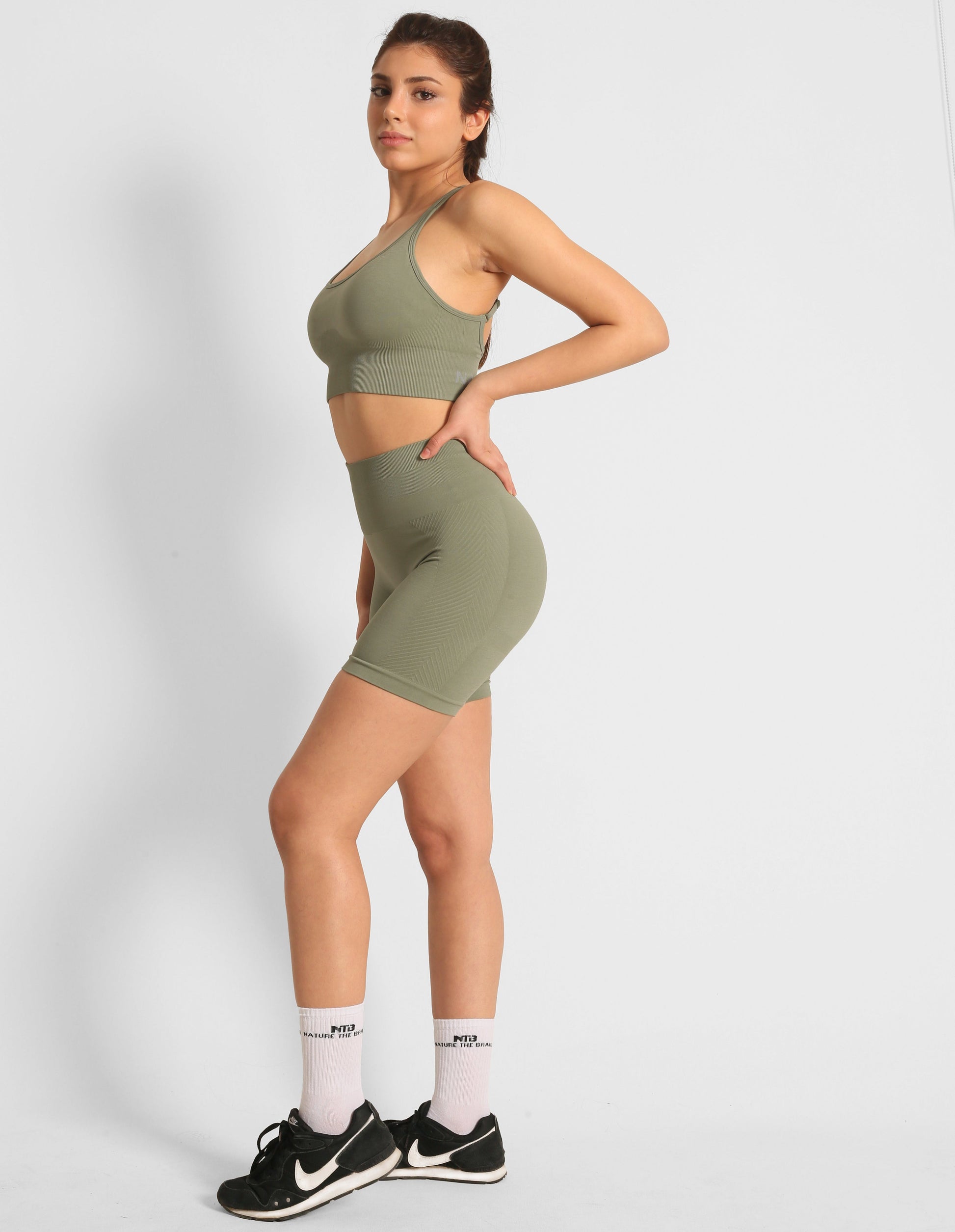 Nahtloser Sport-BH mit Rücken-Detail in Khaki