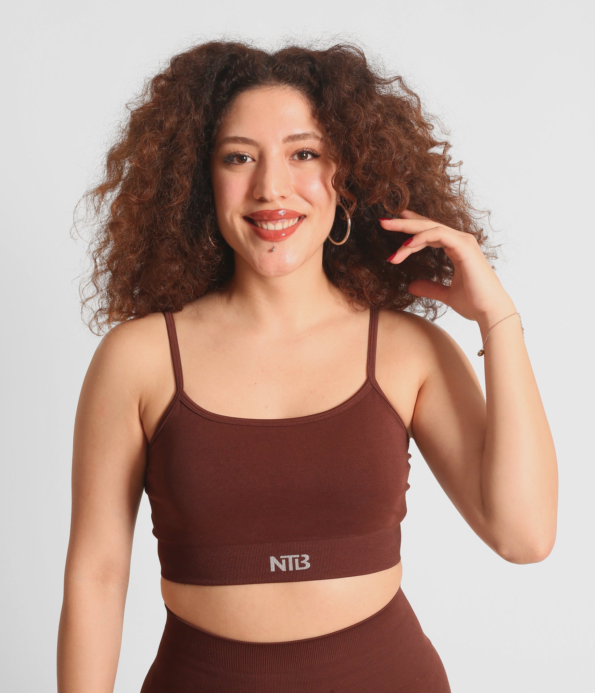 Nahtloser Sport-BH mit Kreuzrücken und Rücken-Dekolleté in Braun