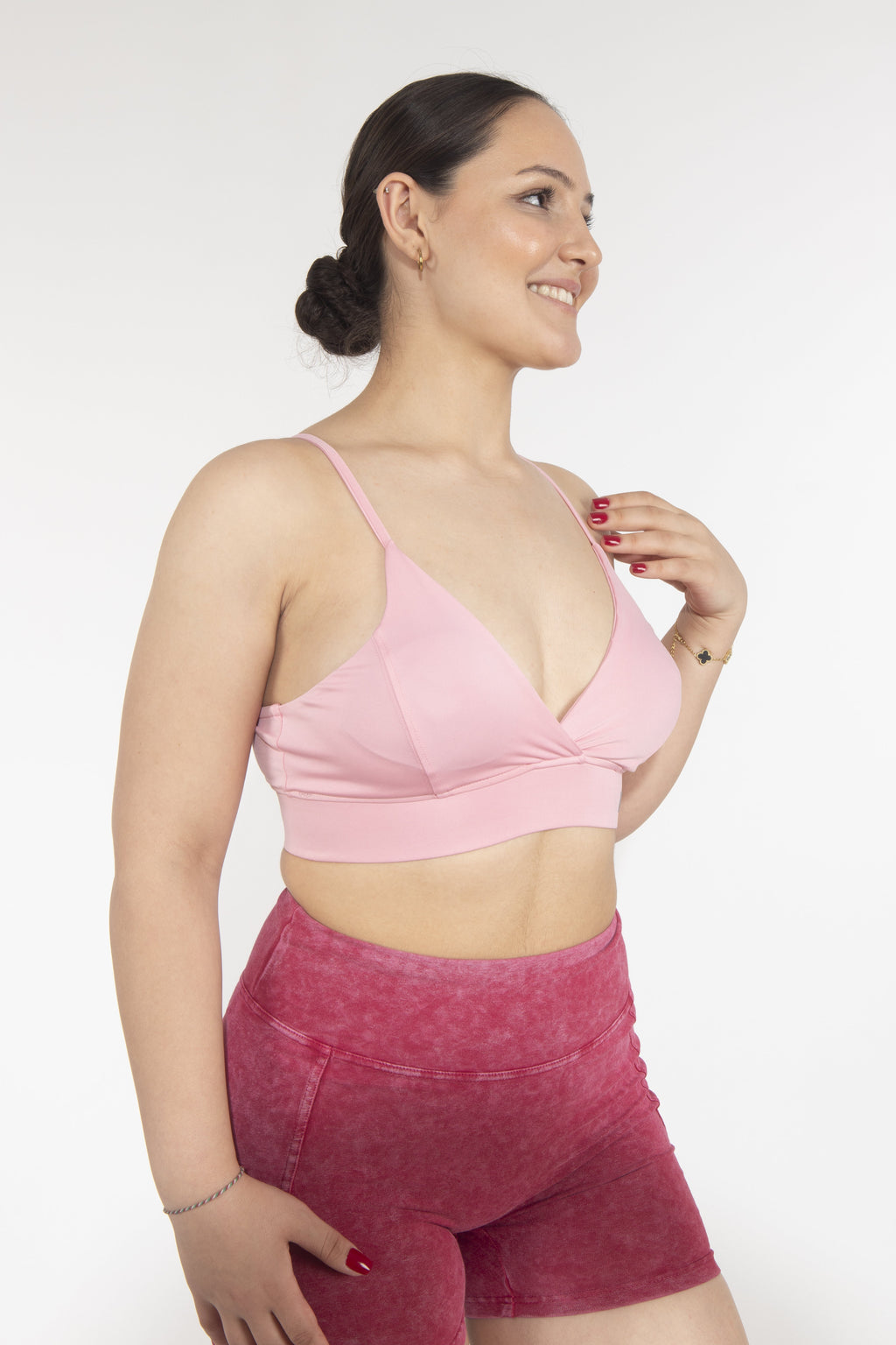 Genähter Sport-BH mit Ausschnitt in Pink