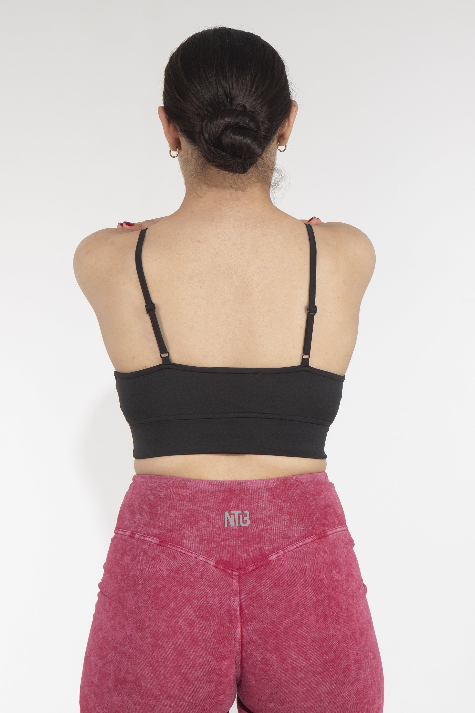 Genähter Sport-BH mit Dekolleté in Schwarz