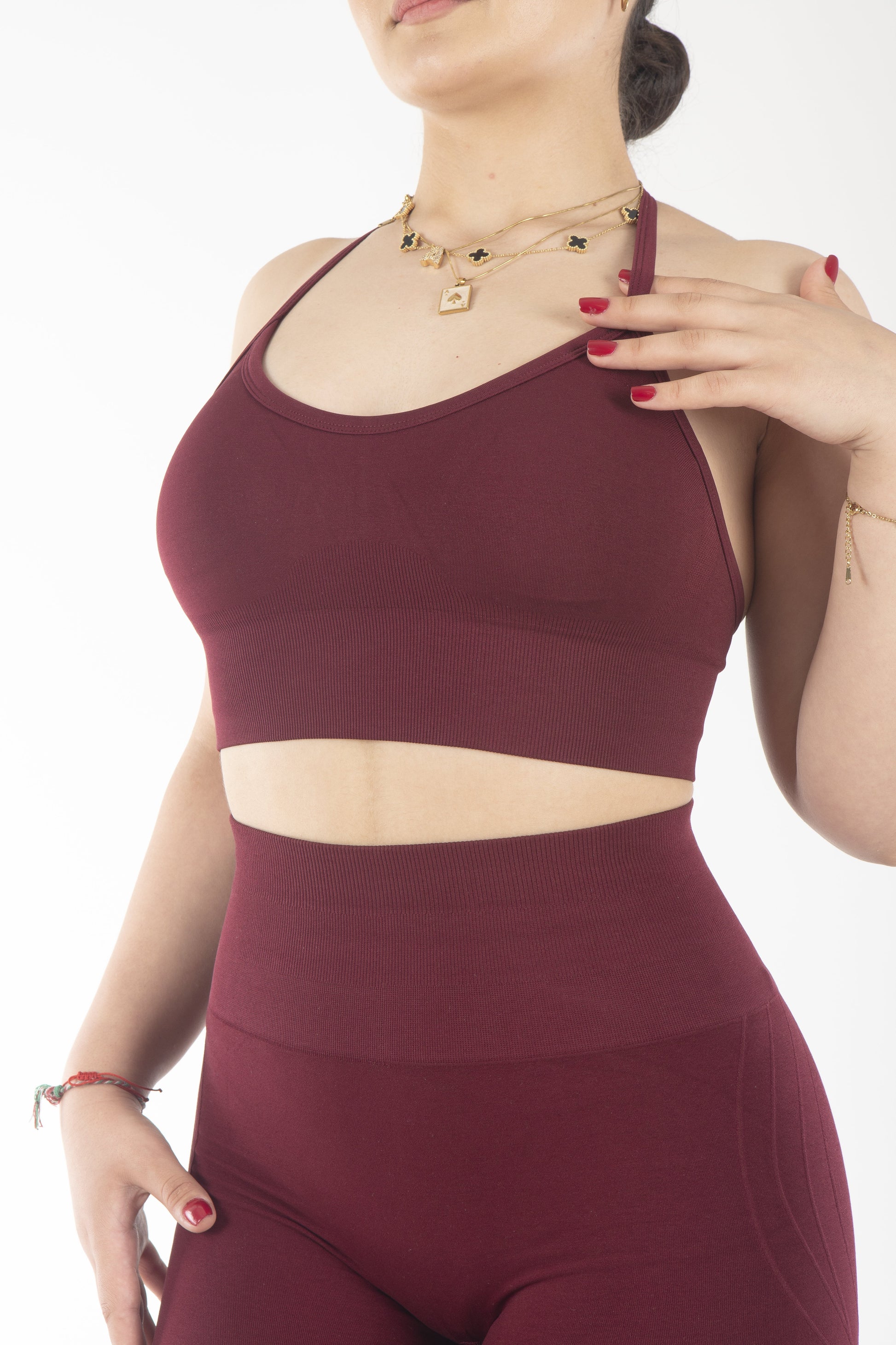 Rückenfreier Sport-BH mit Neckholder in der Farbe Dark Cherry