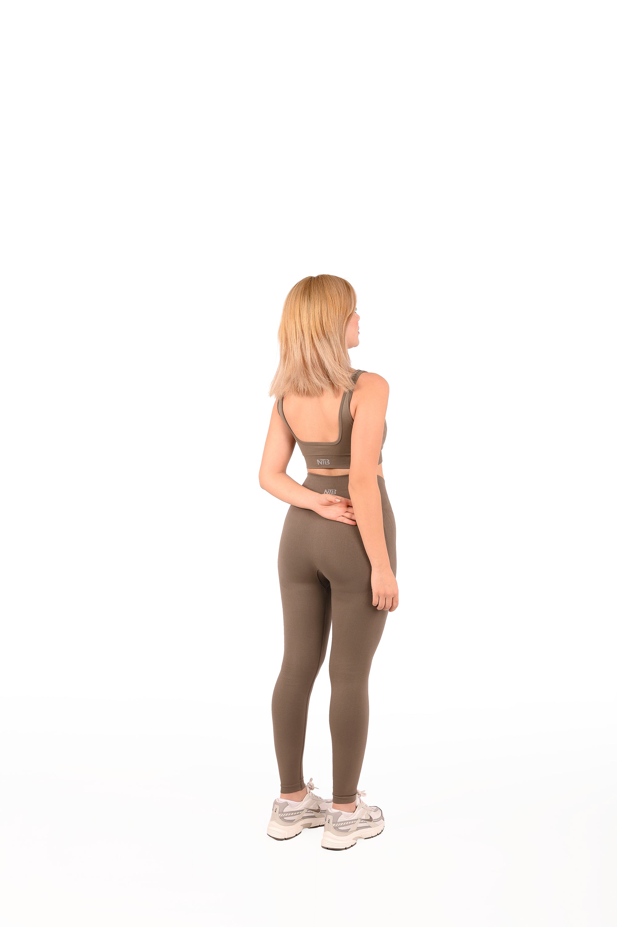 Nahtlose High-Waist Sport-Leggings ohne Raffung – Po-lifting – Taupe