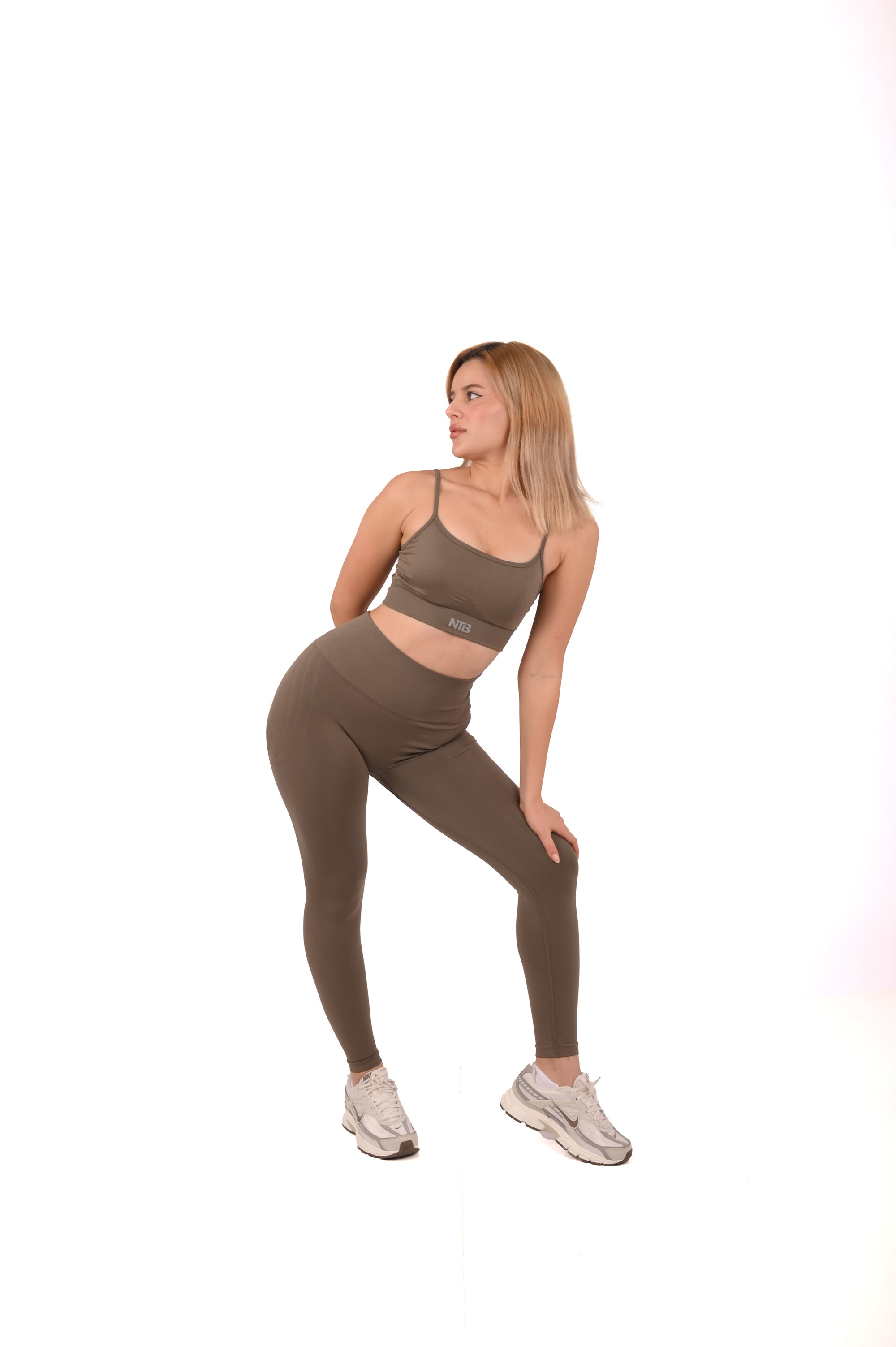 Nahtlose High-Waist Sport-Leggings mit Raffung – Po-lifting – Taupe