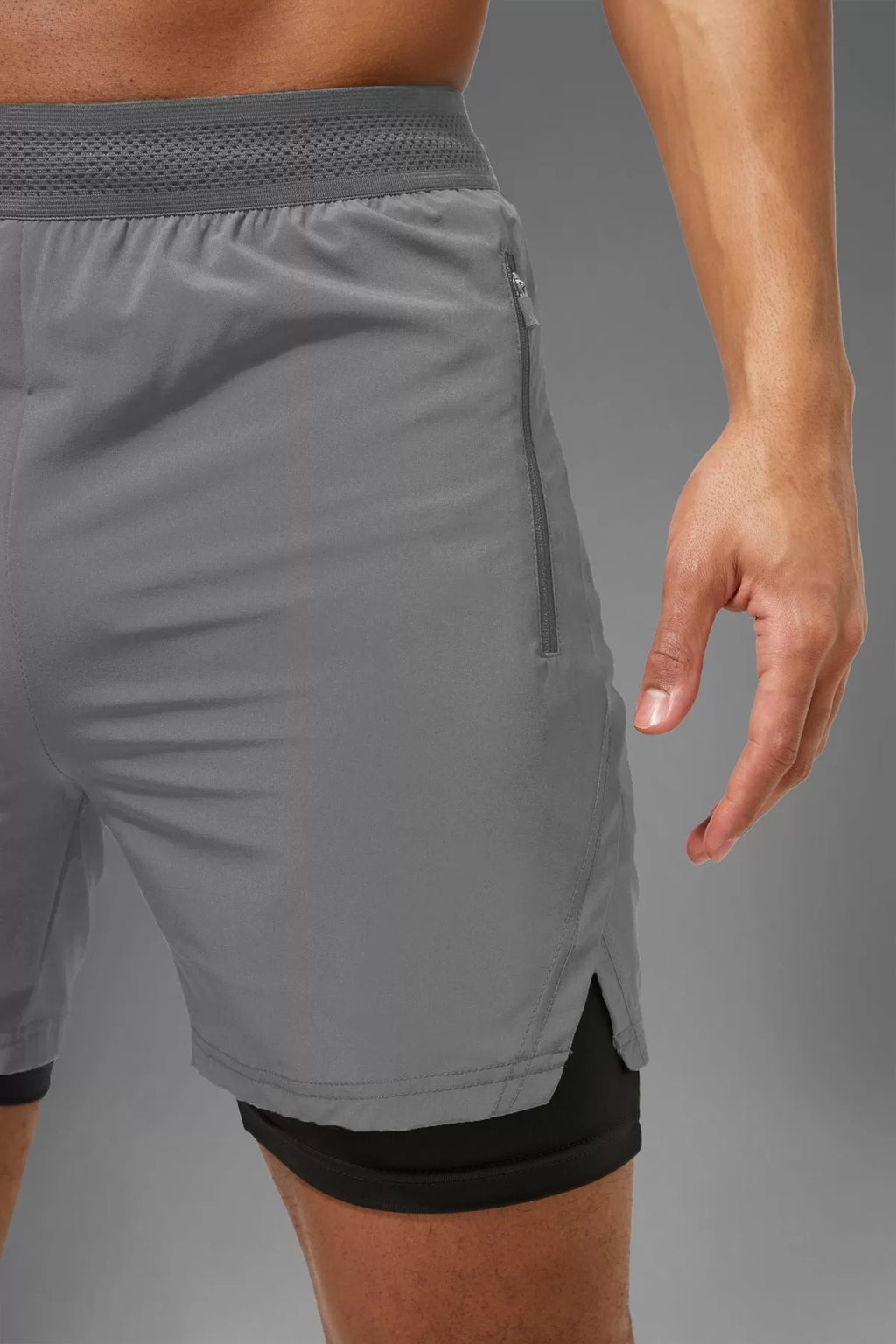 Graue Unisex Gym- und Fitness-Shorts mit gefütterter Leggings / Verstecktem Taschen-Detail / Elastischem Strickbund